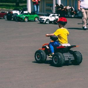 Offrir des voitures électriques pour enfant comme cadeau